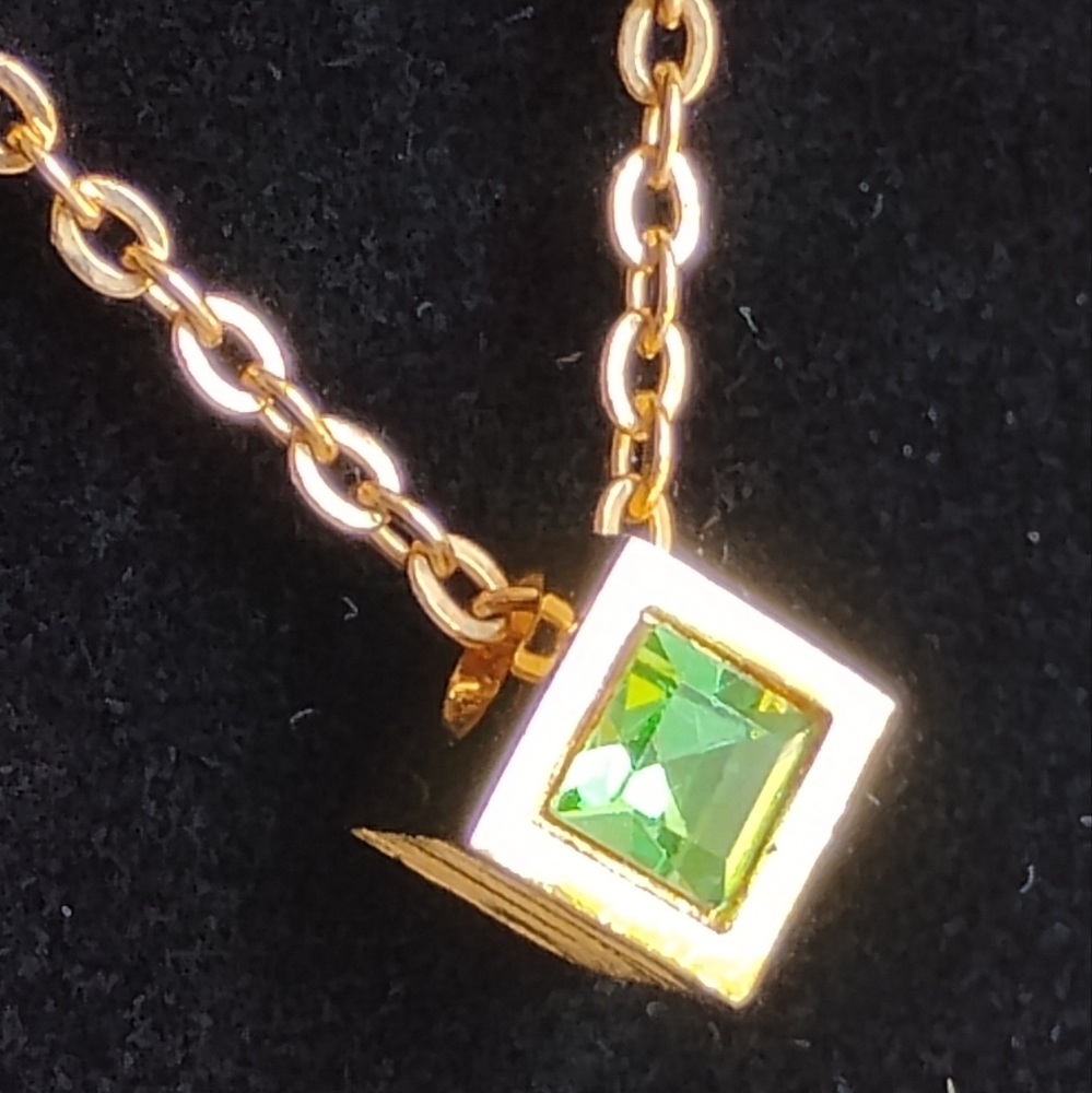 VTG Crown Trifari Gold Toned Necklace Square Cube Green Cubic Zirconia